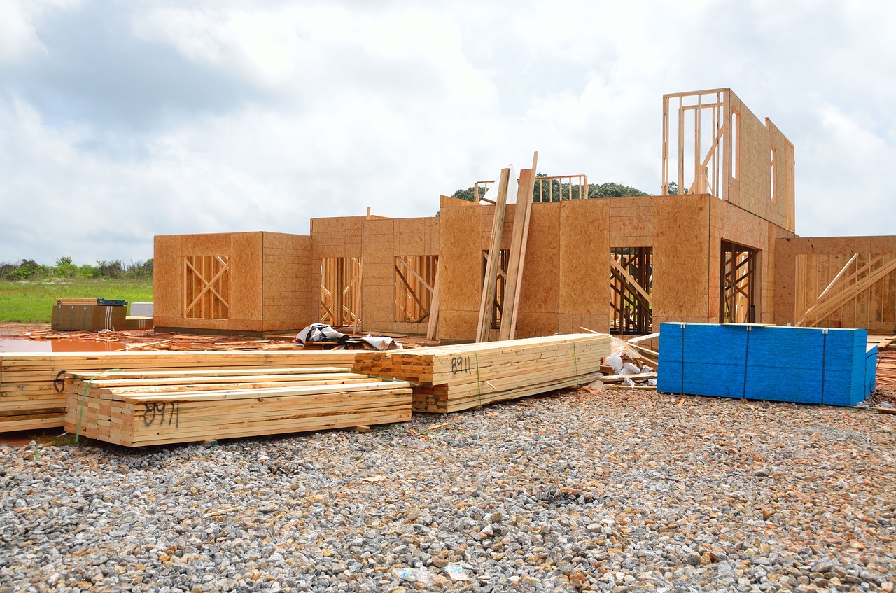 Domy z elementami drewnianymi – elewacje drewniane domów jednorodzinnych
